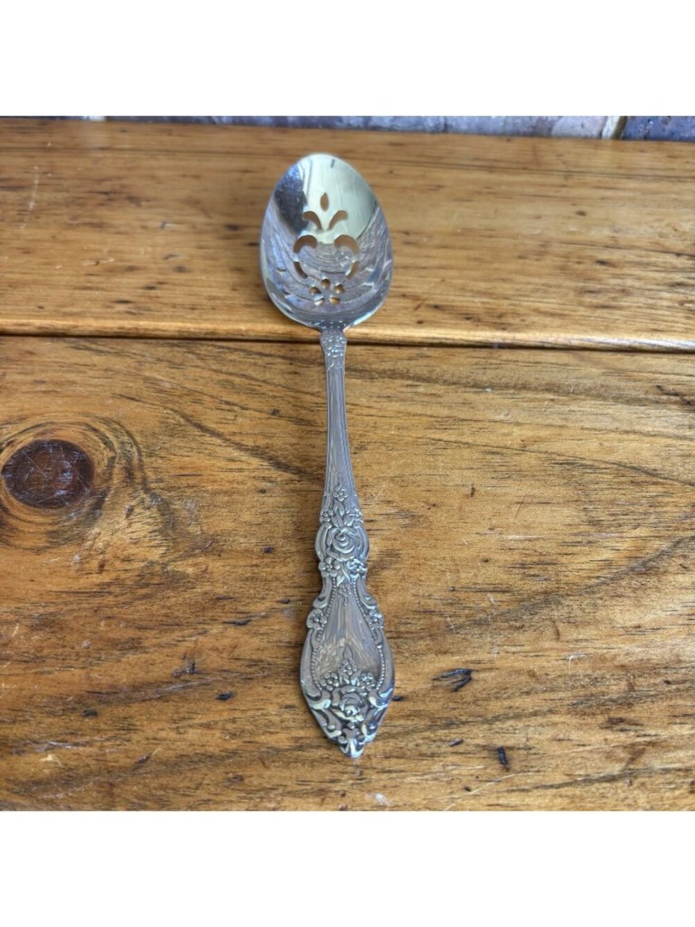 Oneida Canada Stainless Wordsworth pierced serving spoon 8 1/2"